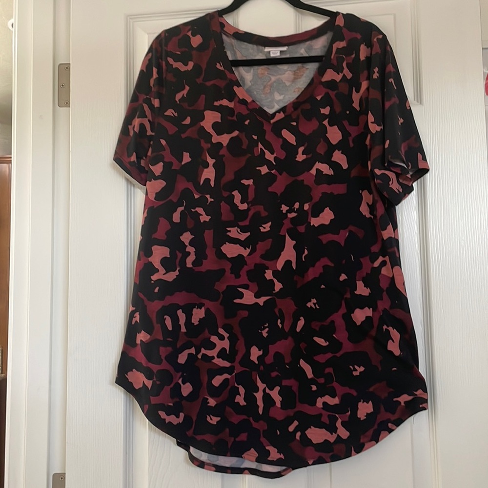 LuLaRoe Iris Top NWOT